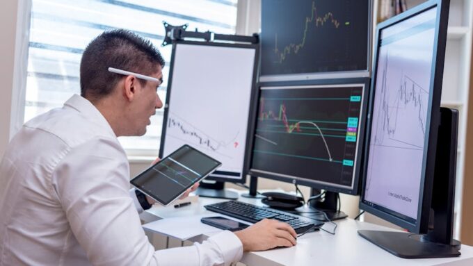 How to Invest Wisely: A 2026 Guide for Beginners