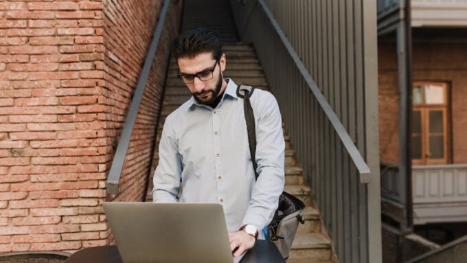 How to Start a Side Hustle in 2026: Tips for Success