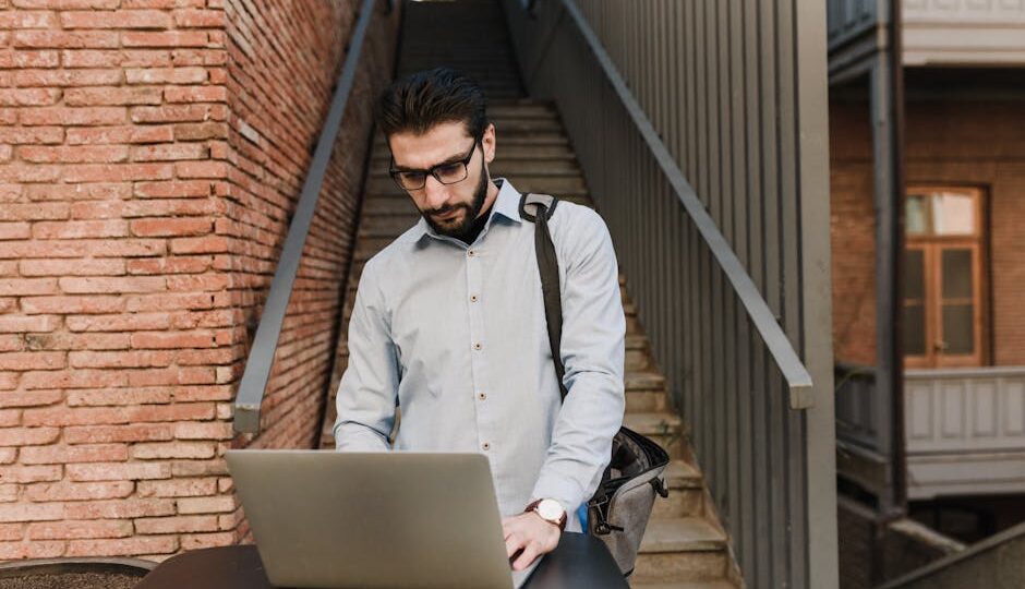 How to Start a Side Hustle in 2026: Tips for Success